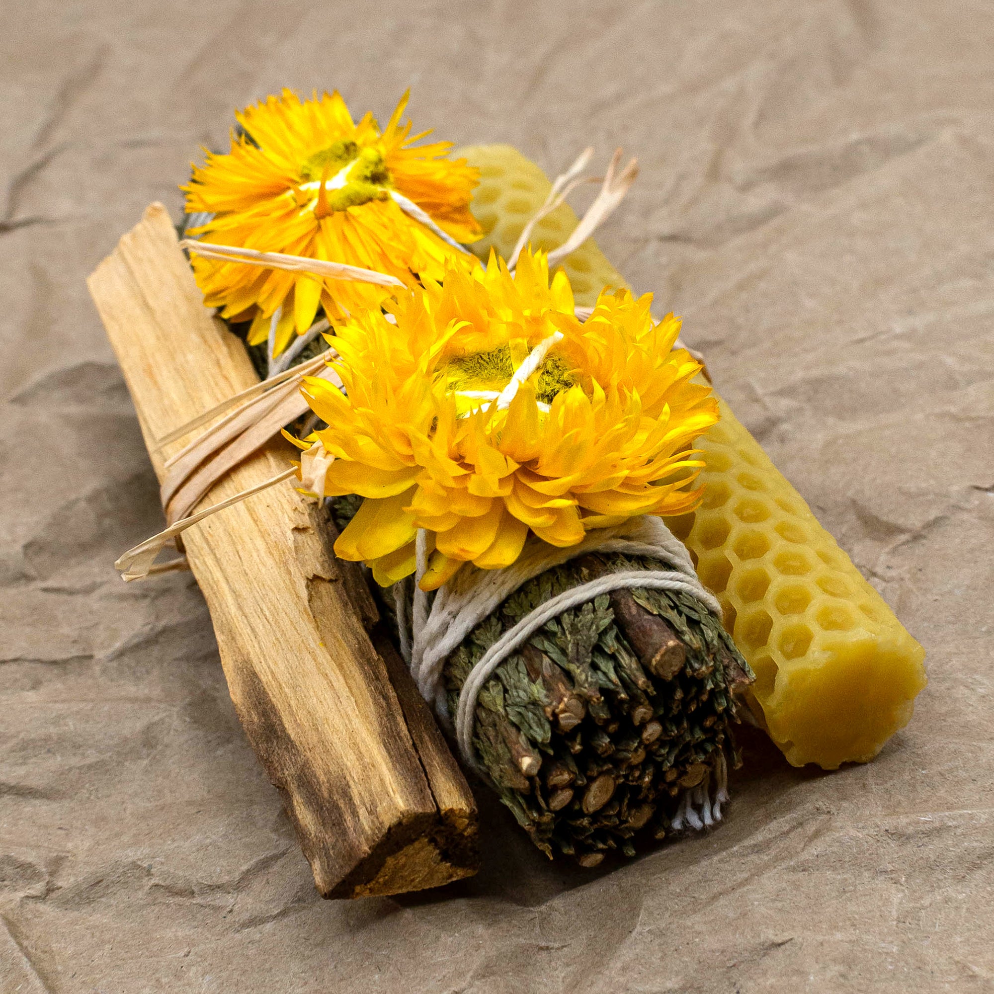 CEDAR BUNDLE, PALO SANTO + BEESWAX CANDLE