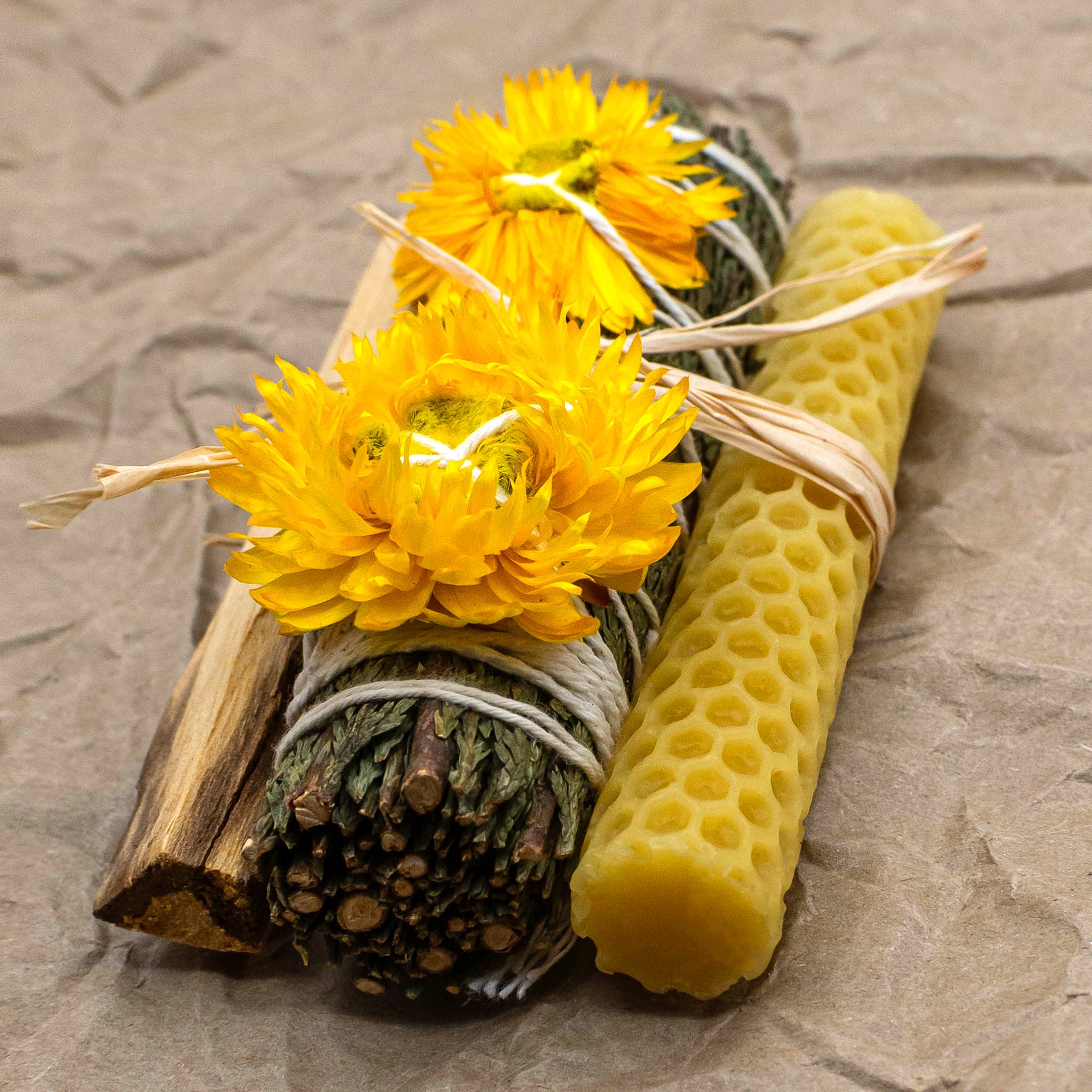 CEDAR BUNDLE, PALO SANTO + BEESWAX CANDLE